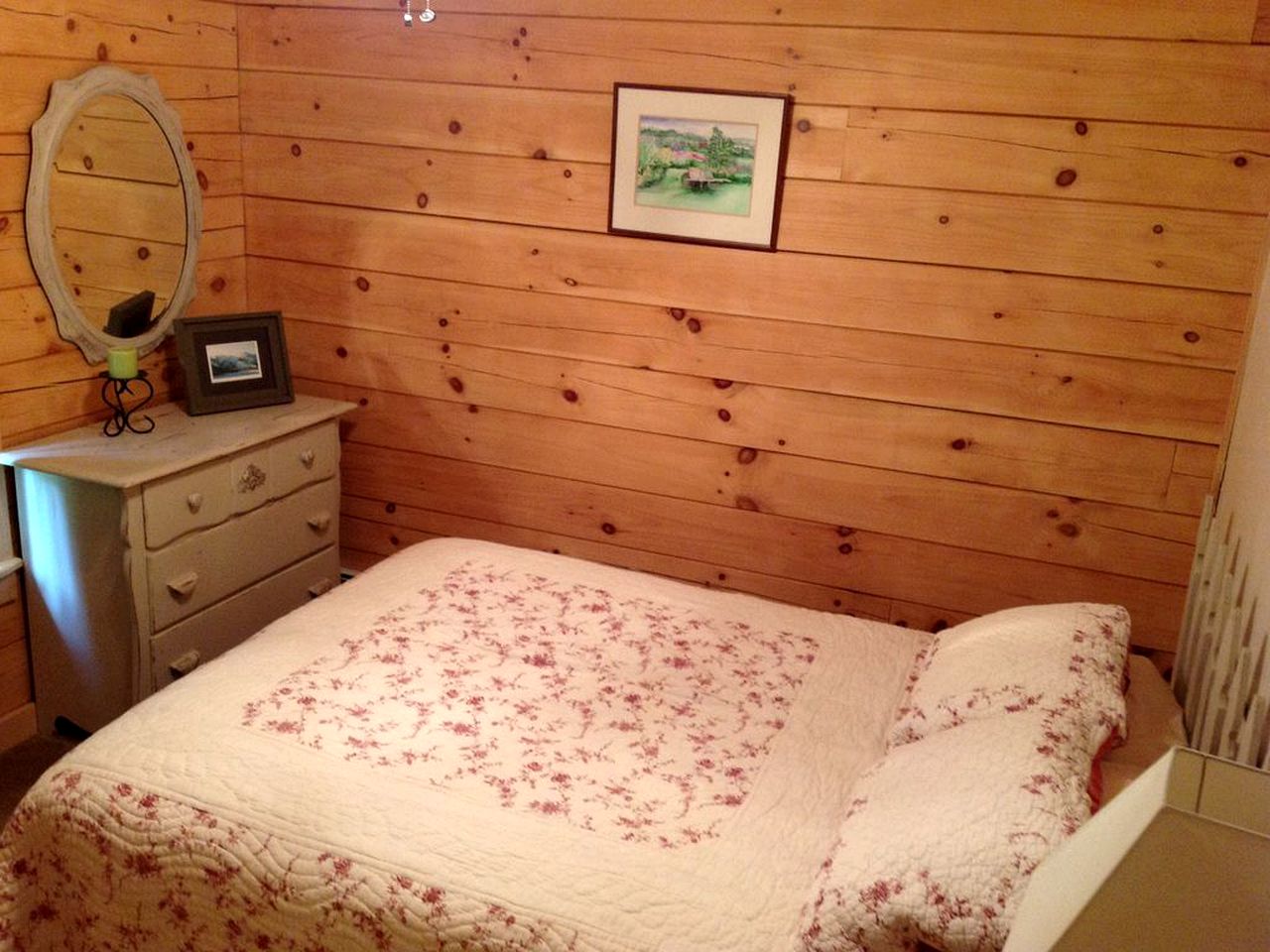 Cozy Log Cabin Rental near Lake George in Chestertown, New York