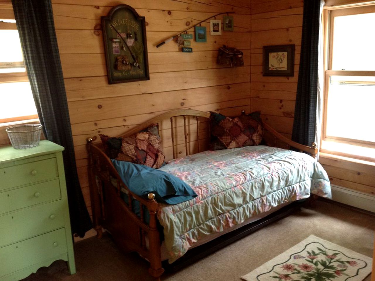 Cozy Log Cabin Rental near Lake George in Chestertown, New York