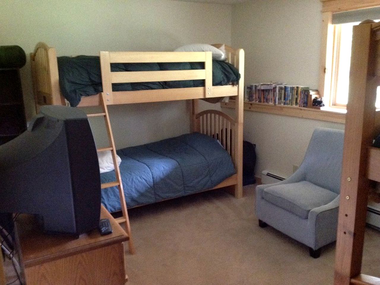 Cozy Log Cabin Rental near Lake George in Chestertown, New York