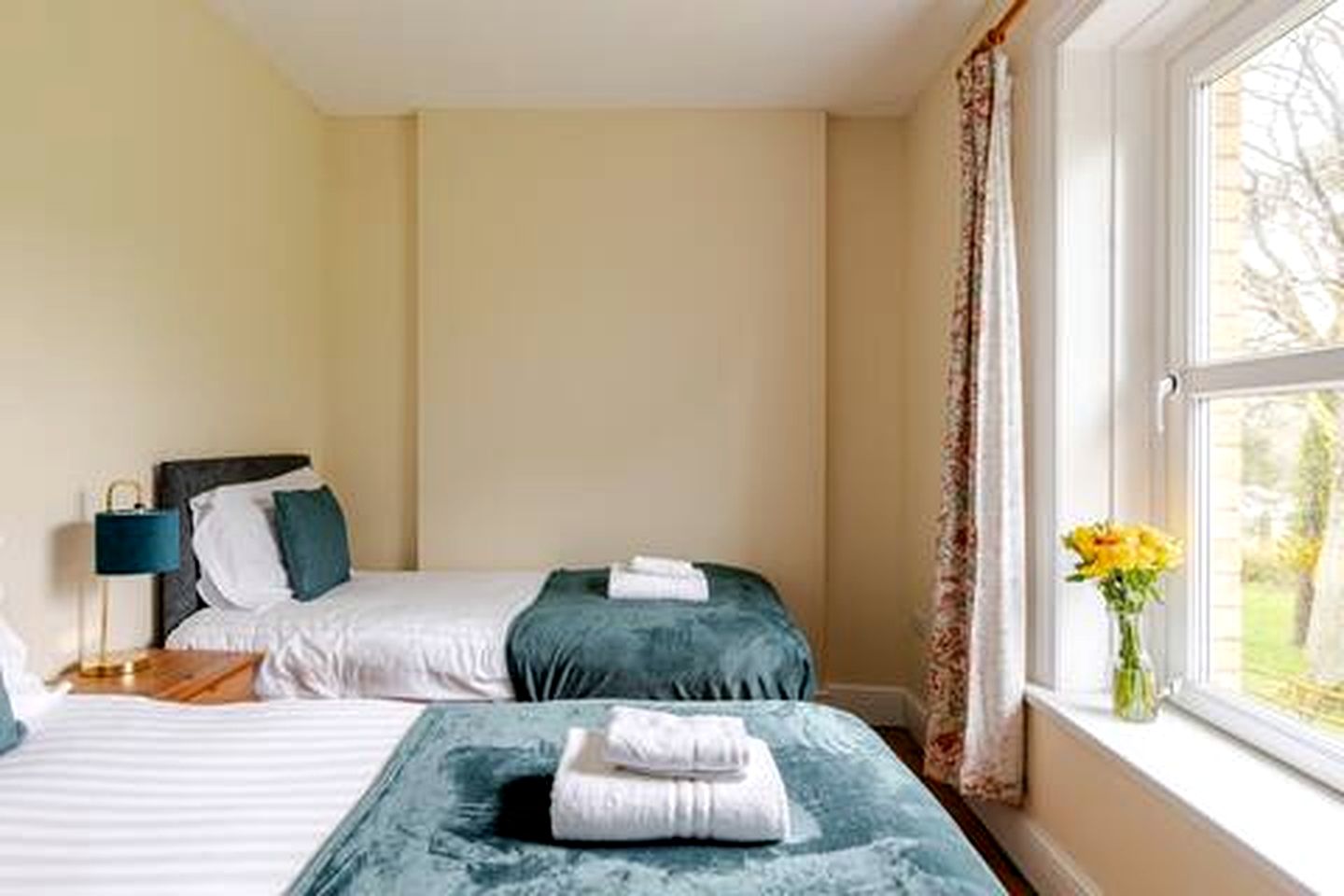 Charming Farmhouse with Hot Tub and Games Room near Llandeilo, Carmarthenshire
