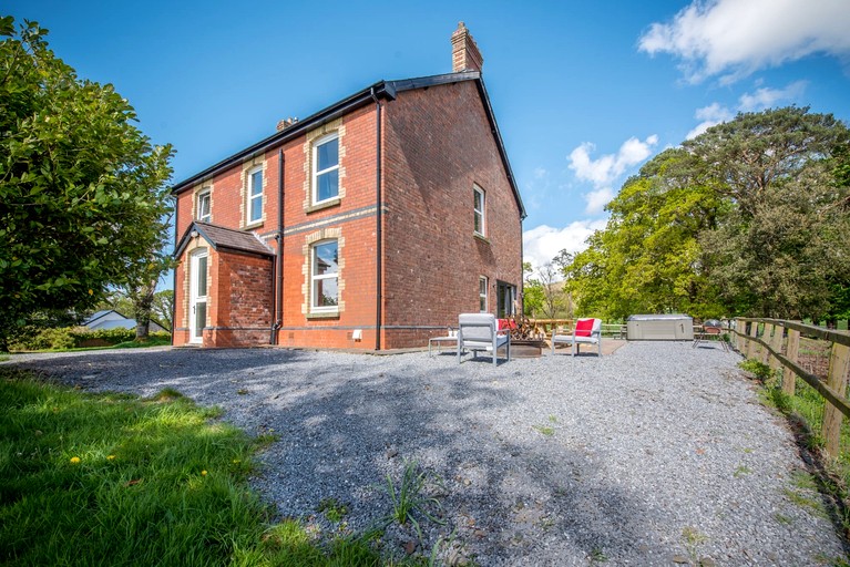 Vacation Rentals (United Kingdom, --, --)