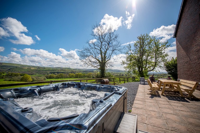 Vacation Rentals (United Kingdom, --, --)