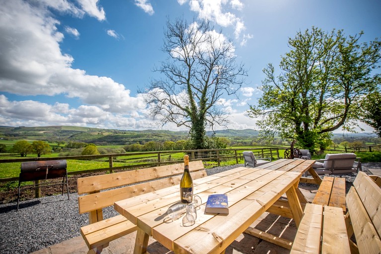 Vacation Rentals (United Kingdom, --, --)