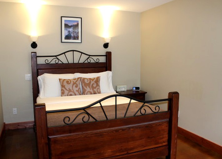 Cabins (Golden, British Columbia, Canada)