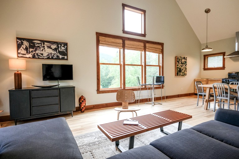 Green Mountain Cottage Surrounded by National Forest, Cottages