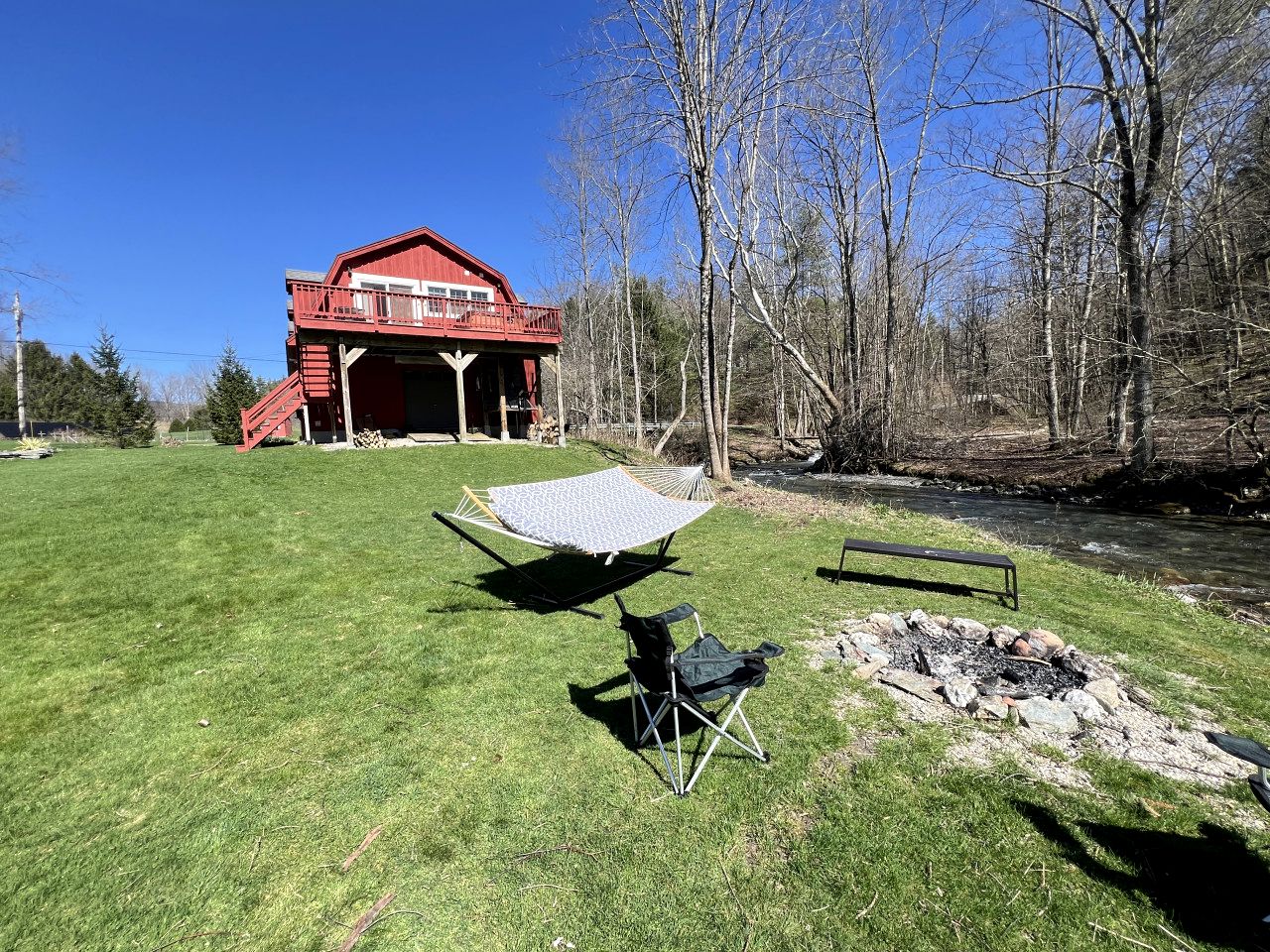 Tranquil Cabin Hideaway with Firepit and Riverfront Views on the Green River in Vermont