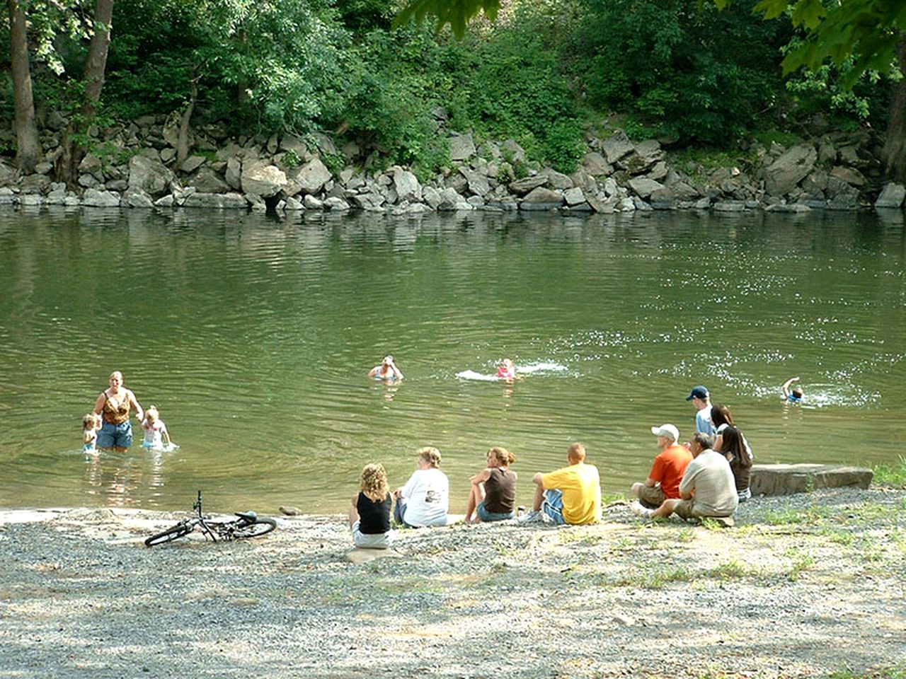Greenbrier River Campground Pet Friendly, Caravans, Alderson, United