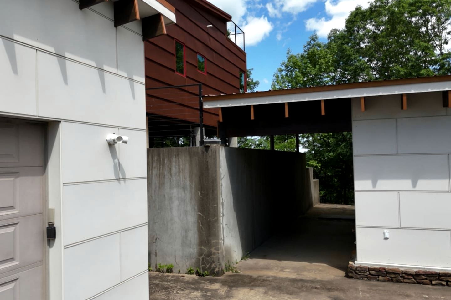 Gorgeous and Secluded Cabin with Lakefront Views and a Rooftop Terrace, Perfect for a Peaceful Weekend Away