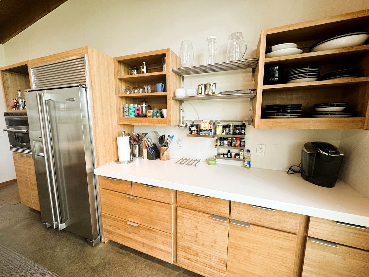 Gorgeous and Secluded Cabin with Lakefront Views and a Rooftop Terrace, Perfect for a Peaceful Weekend Away