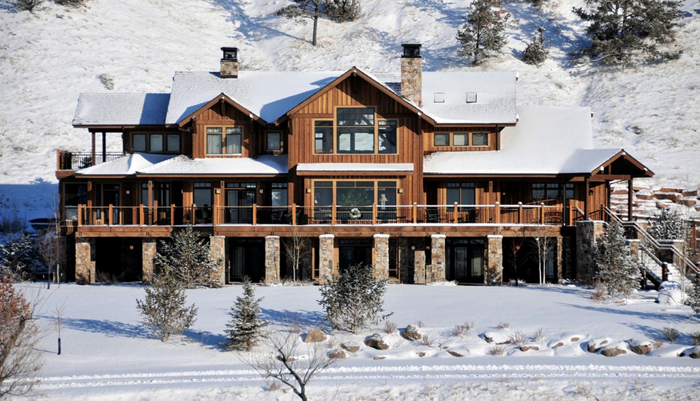 Authentic Two-Bedroom Suite Rental with Shared Hot Tub in Greater Yellowstone, Montana