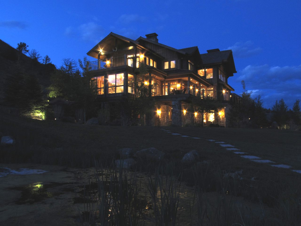 Authentic Two-Bedroom Suite Rental with Shared Hot Tub in Greater Yellowstone, Montana