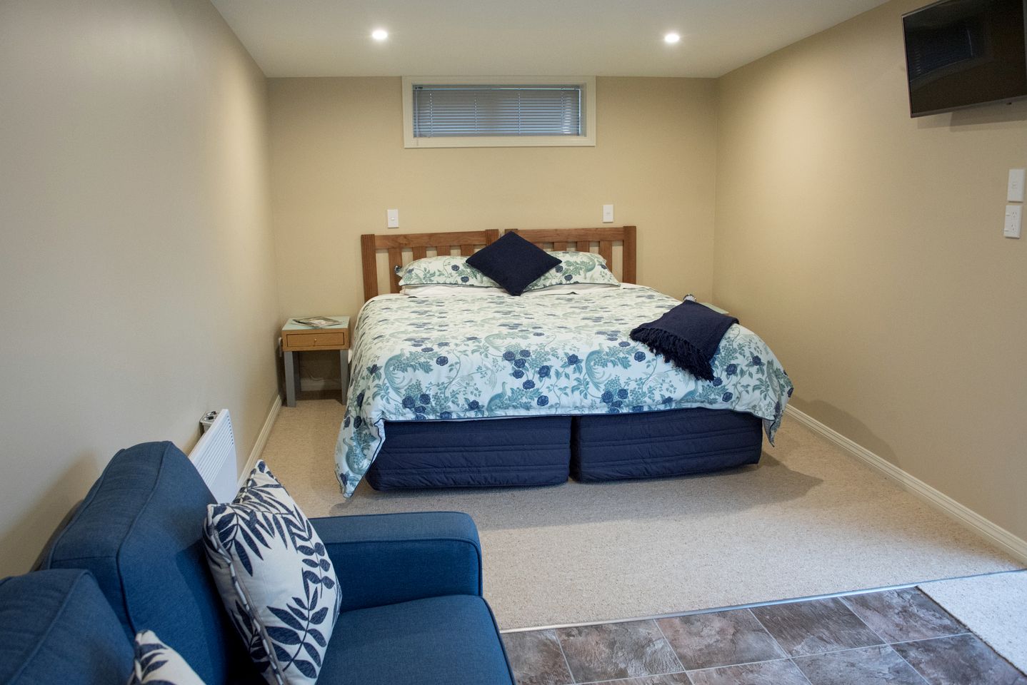 Secluded Luxury Vineyard Suite with Private Wine Tastings Near Alexandra, New Zealand