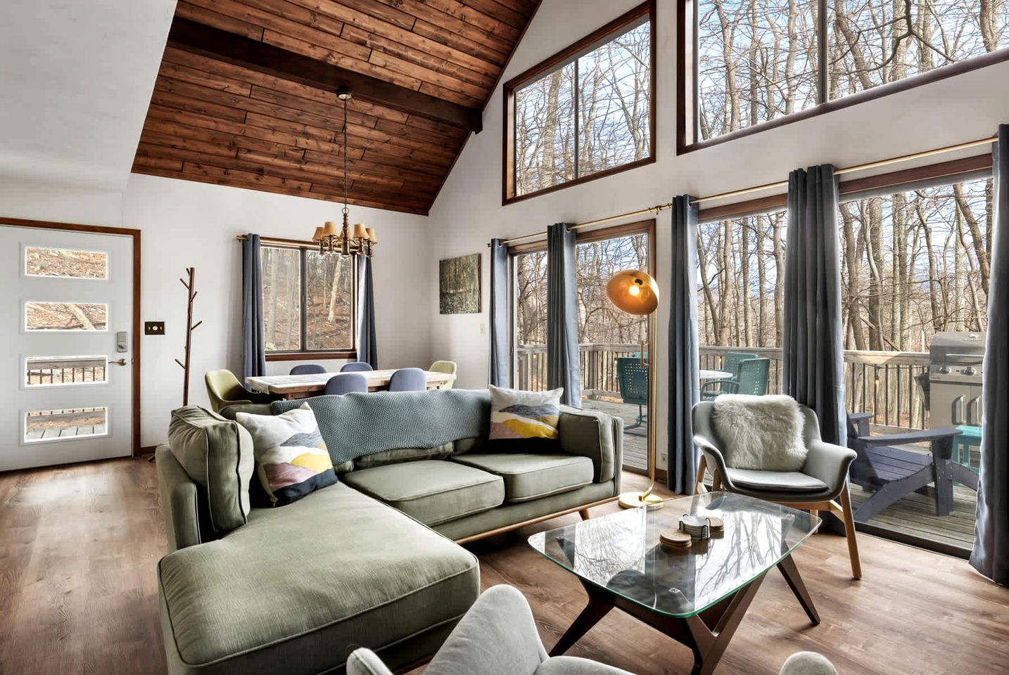 Tranquil Cabin in Berkeley Springs State Park with Wood Burning Stove, Fire Pit, Grill, and a Hammock for the Ultimate Relaxing Getaway