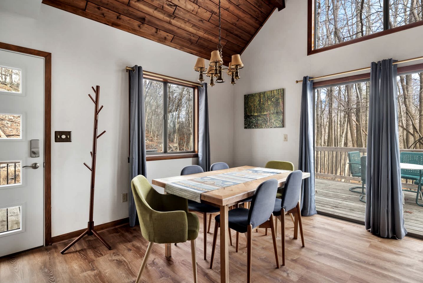 Tranquil Cabin in Berkeley Springs State Park with Wood Burning Stove, Fire Pit, Grill, and a Hammock for the Ultimate Relaxing Getaway