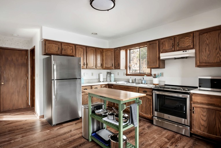 Cabins (United States of America, --, West Virginia)