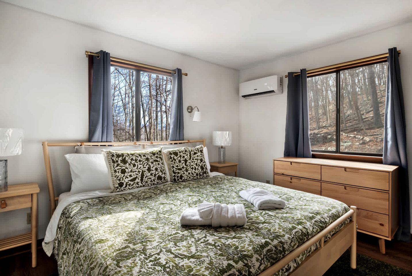 Tranquil Cabin in Berkeley Springs State Park with Wood Burning Stove, Fire Pit, Grill, and a Hammock for the Ultimate Relaxing Getaway