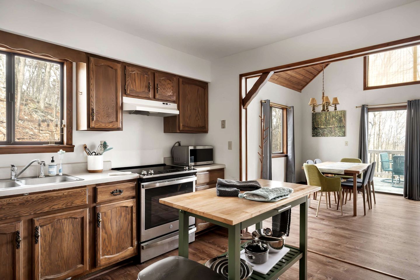 Tranquil Cabin in Berkeley Springs State Park with Wood Burning Stove, Fire Pit, Grill, and a Hammock for the Ultimate Relaxing Getaway