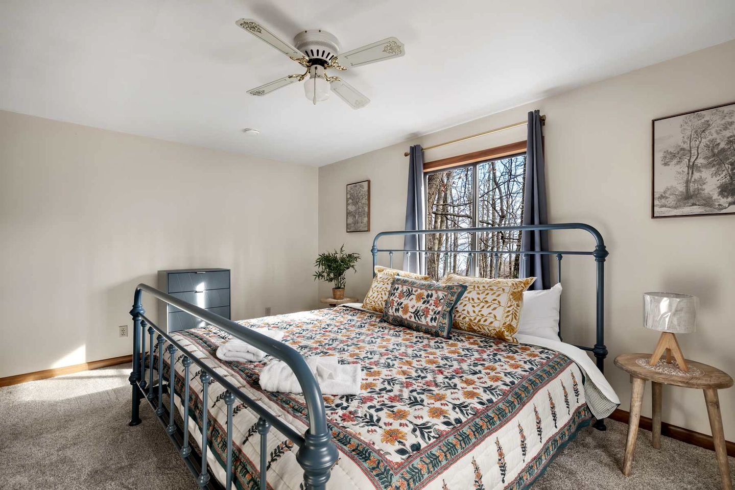 Tranquil Cabin in Berkeley Springs State Park with Wood Burning Stove, Fire Pit, Grill, and a Hammock for the Ultimate Relaxing Getaway