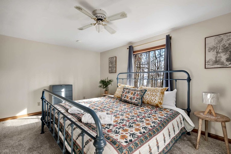 Cabins (United States of America, --, West Virginia)