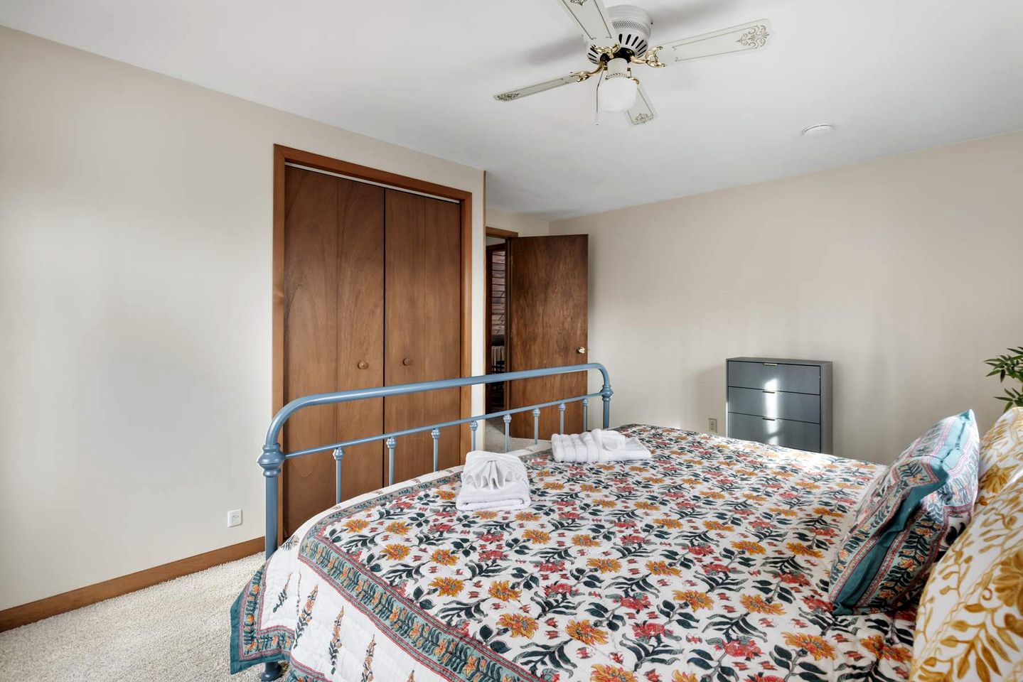 Tranquil Cabin in Berkeley Springs State Park with Wood Burning Stove, Fire Pit, Grill, and a Hammock for the Ultimate Relaxing Getaway