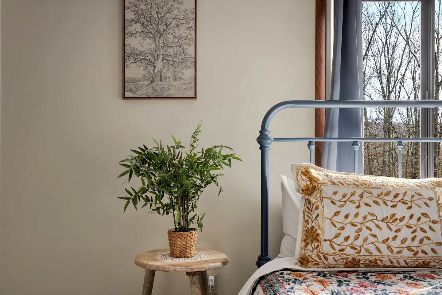 Tranquil Cabin in Berkeley Springs State Park with Wood Burning Stove, Fire Pit, Grill, and a Hammock for the Ultimate Relaxing Getaway