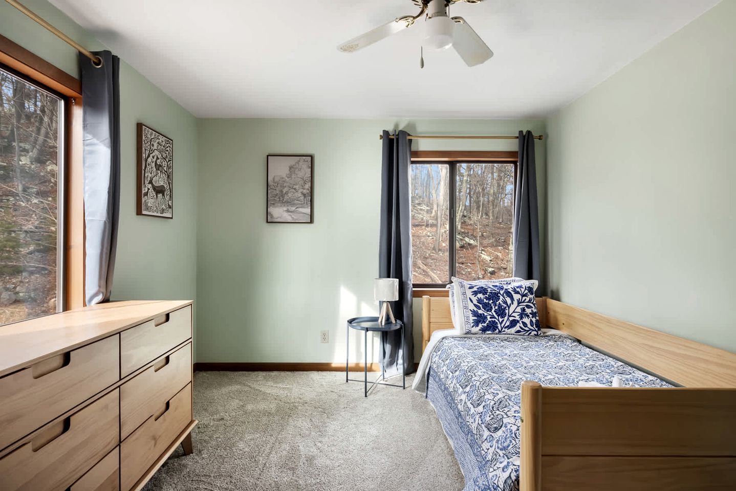 Tranquil Cabin in Berkeley Springs State Park with Wood Burning Stove, Fire Pit, Grill, and a Hammock for the Ultimate Relaxing Getaway