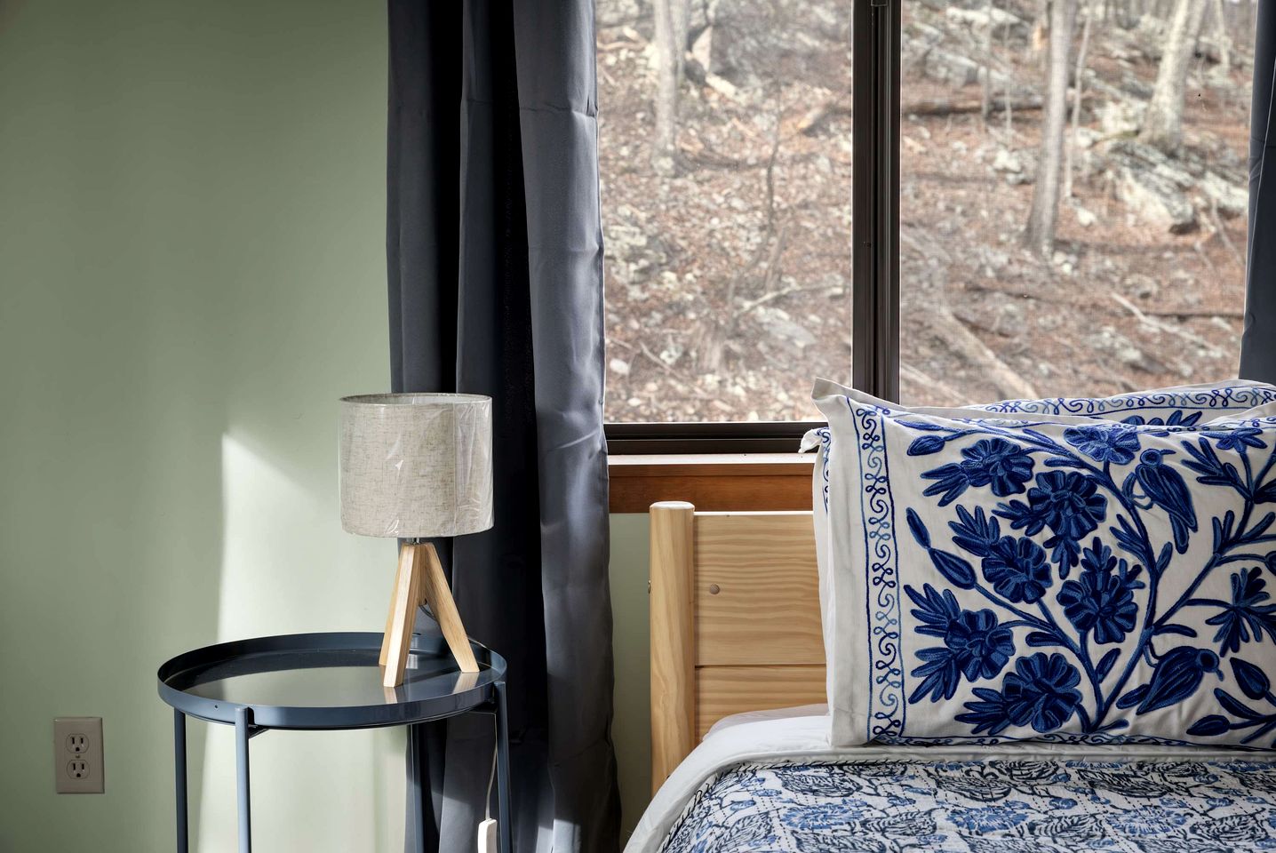 Tranquil Cabin in Berkeley Springs State Park with Wood Burning Stove, Fire Pit, Grill, and a Hammock for the Ultimate Relaxing Getaway