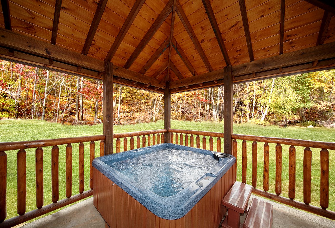 Cozy Family Cabin Rental with a Hot Tub in the Vacation Town of Gatlinburg, TN