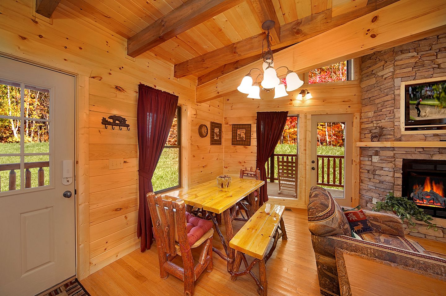 Cozy Family Cabin Rental with a Hot Tub in the Vacation Town of Gatlinburg, TN