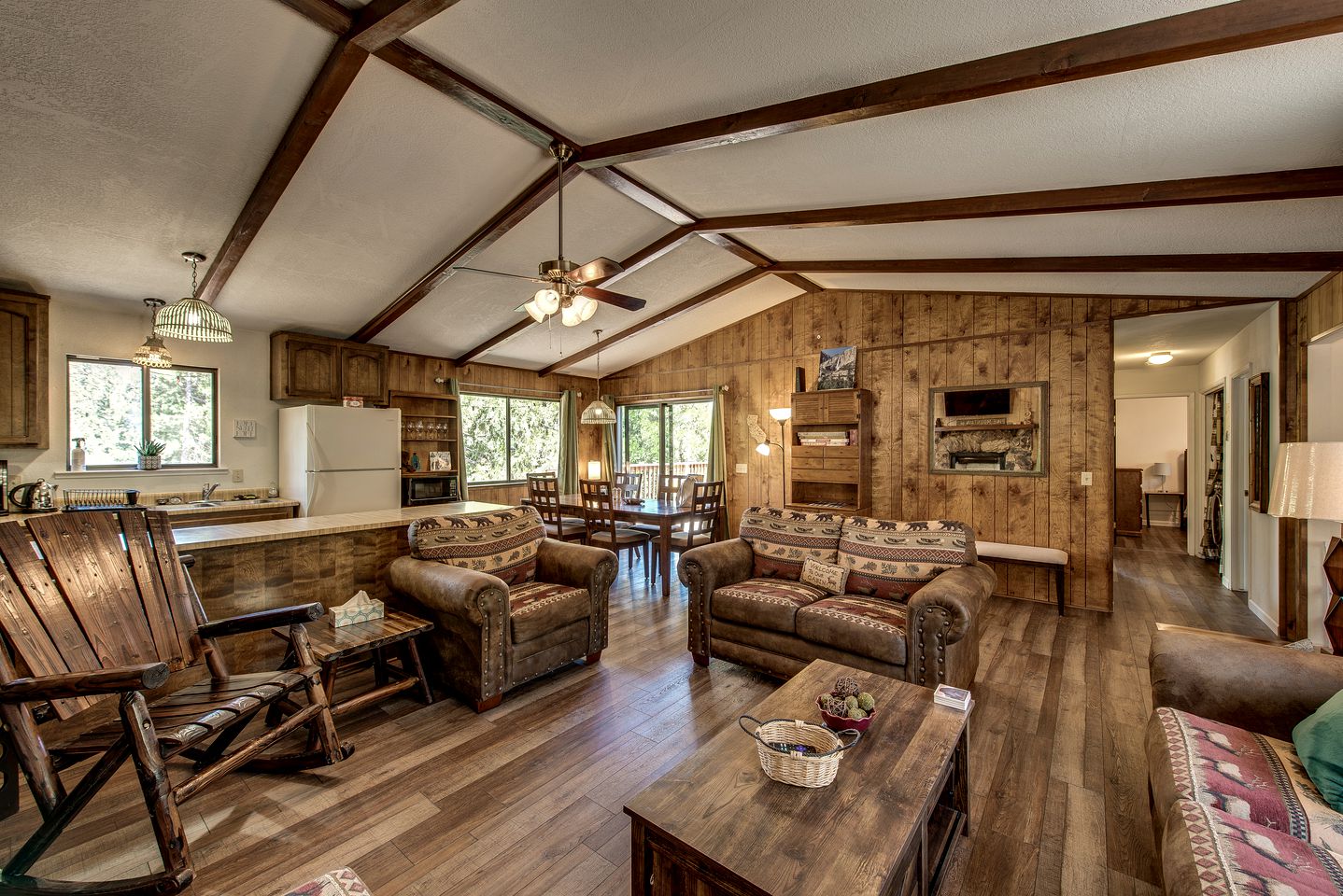 Pet-Perfect Pine Mountain Lake: Explore Beaches from Your Pet-Friendly Rental