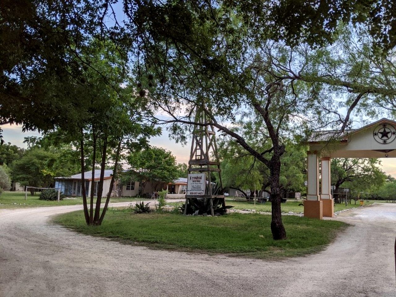 Beautiful Cottage Close to Fantastic Hiking Trails in Camp Wood, Texas