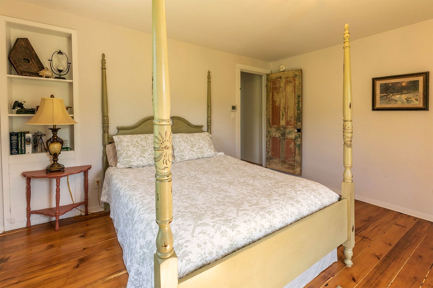 Peaceful and Serene Farmstead Retreat with Horseback Riding in Stockton, Illinois, Perfect for a Family Getaway