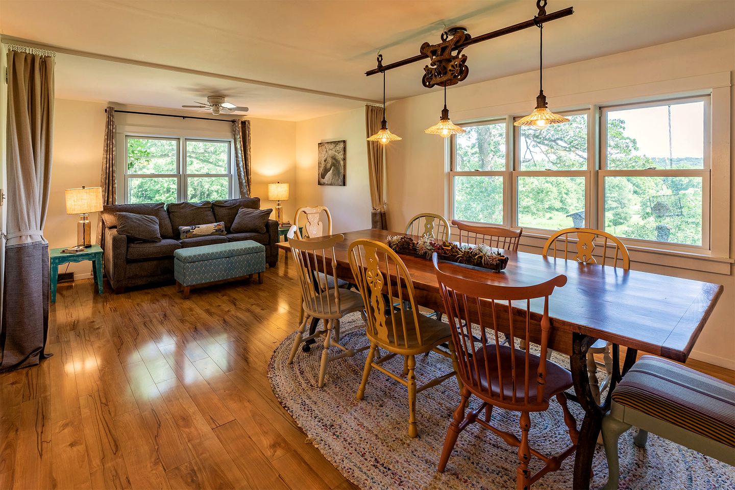 Peaceful and Serene Farmstead Retreat with Horseback Riding in Stockton, Illinois, Perfect for a Family Getaway