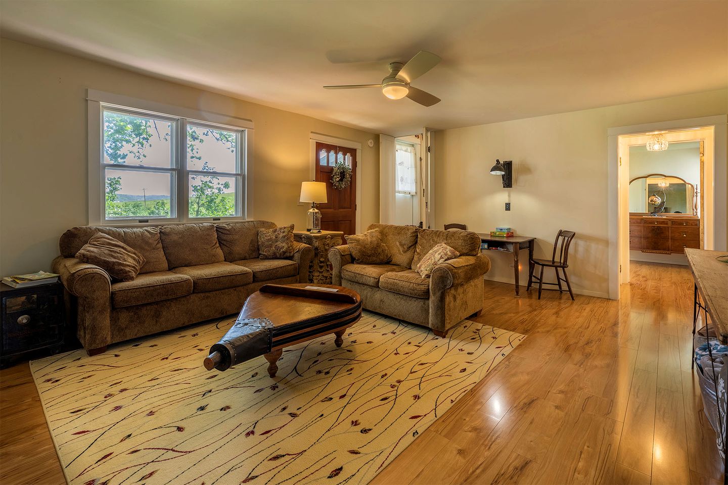 Peaceful and Serene Farmstead Retreat with Horseback Riding in Stockton, Illinois, Perfect for a Family Getaway