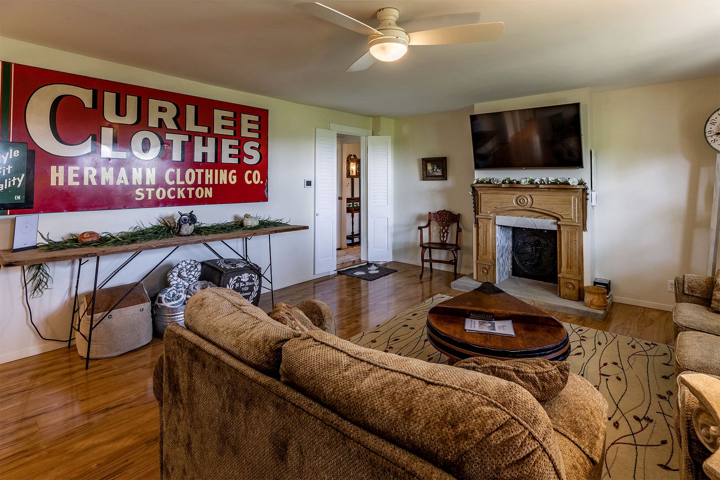 Peaceful and Serene Farmstead Retreat with Horseback Riding in Stockton, Illinois, Perfect for a Family Getaway