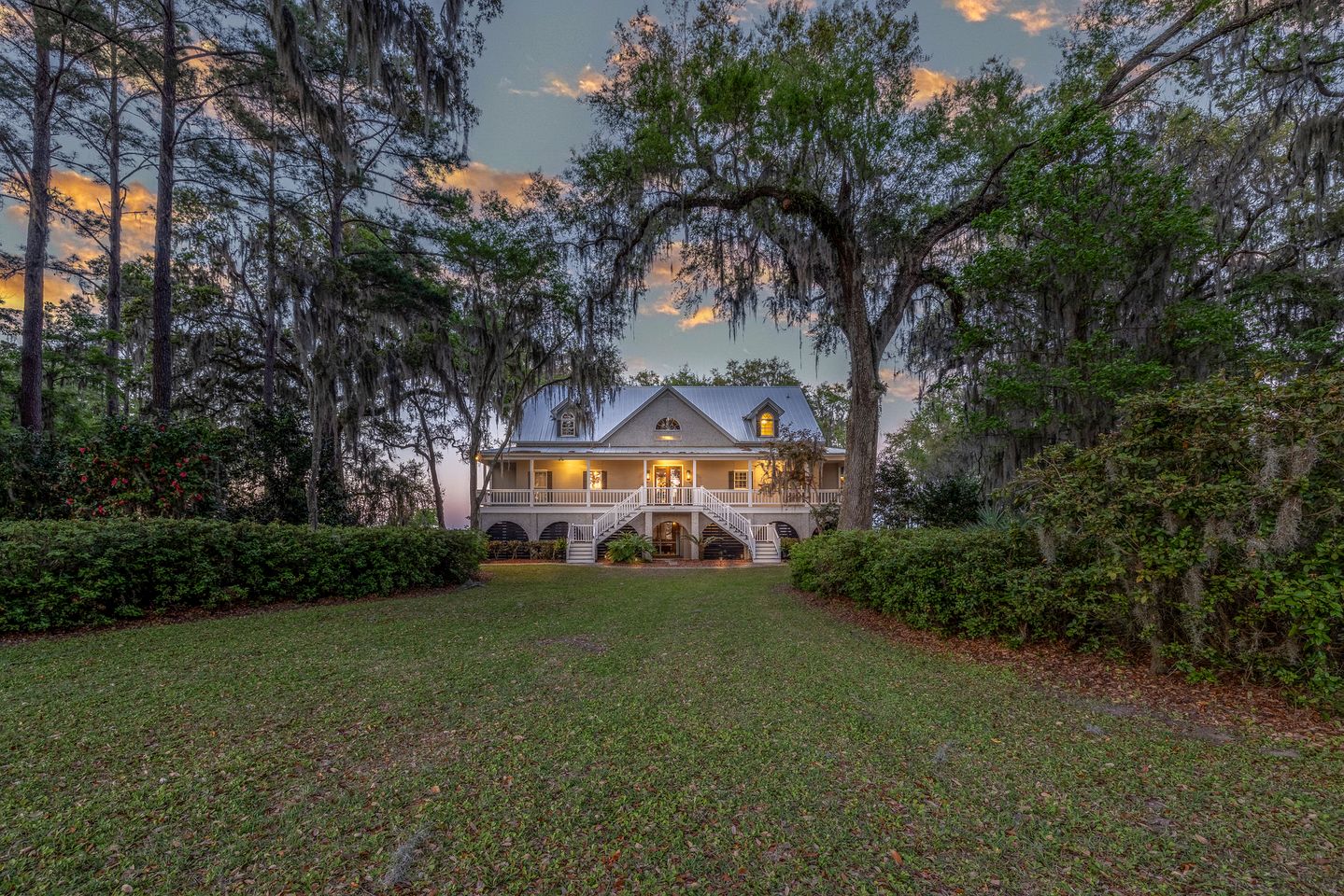 Private Luxury Lodge with Hot Tub for Family Reunions and Special Celebrations in Townsend, Georgia