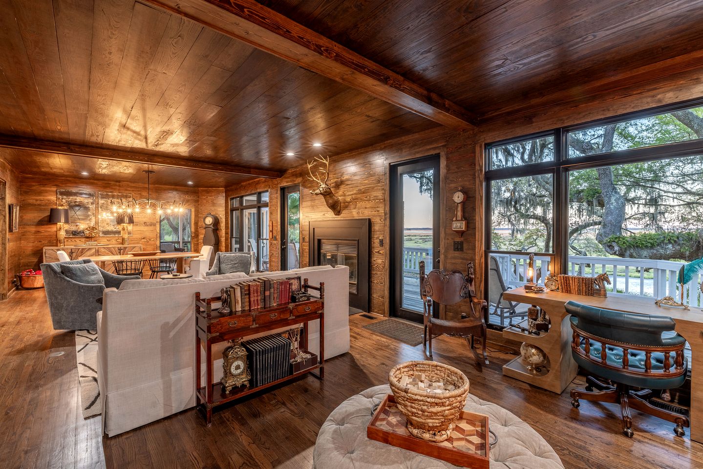 Private Luxury Lodge with Hot Tub for Family Reunions and Special Celebrations in Townsend, Georgia