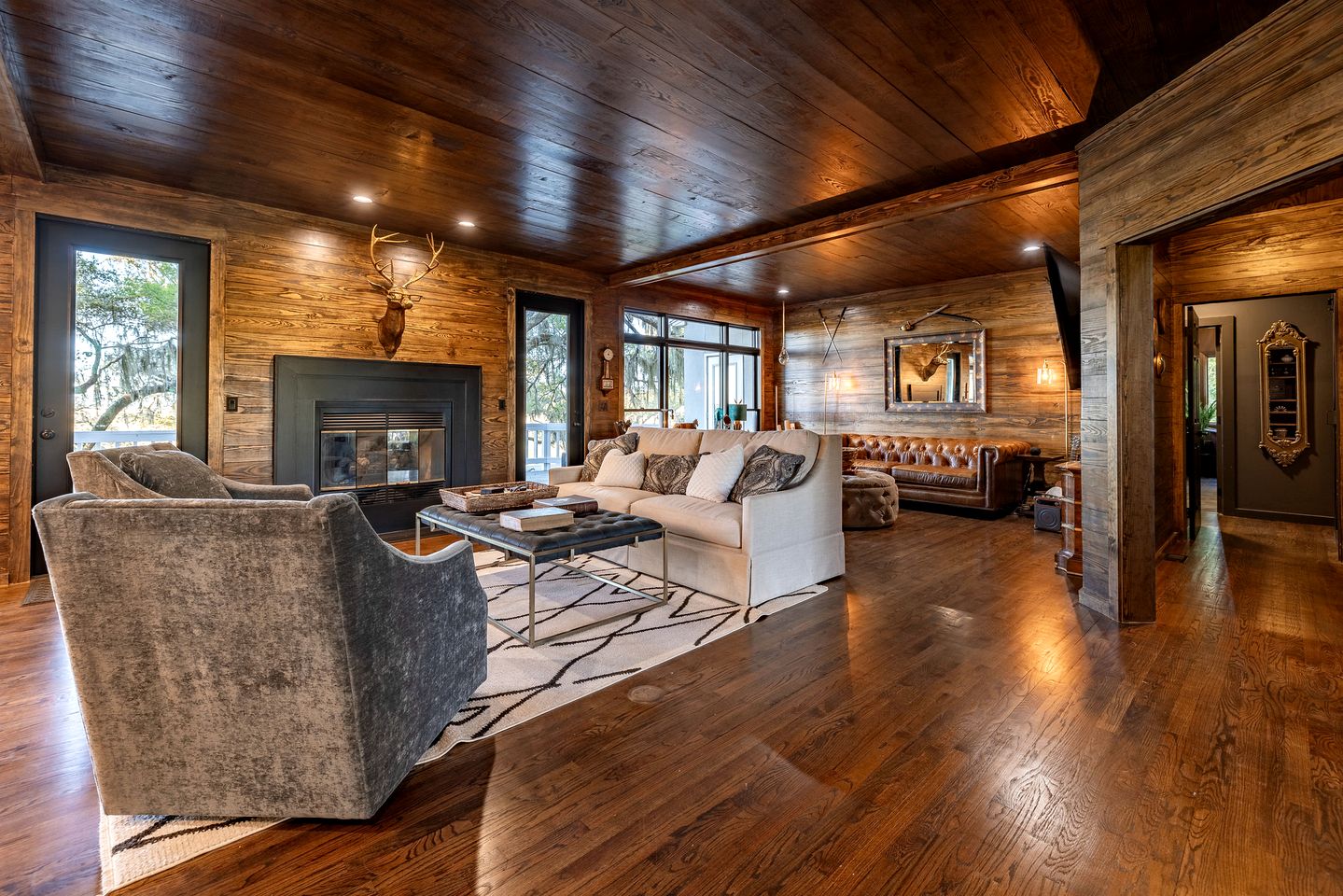 Private Luxury Lodge with Hot Tub for Family Reunions and Special Celebrations in Townsend, Georgia