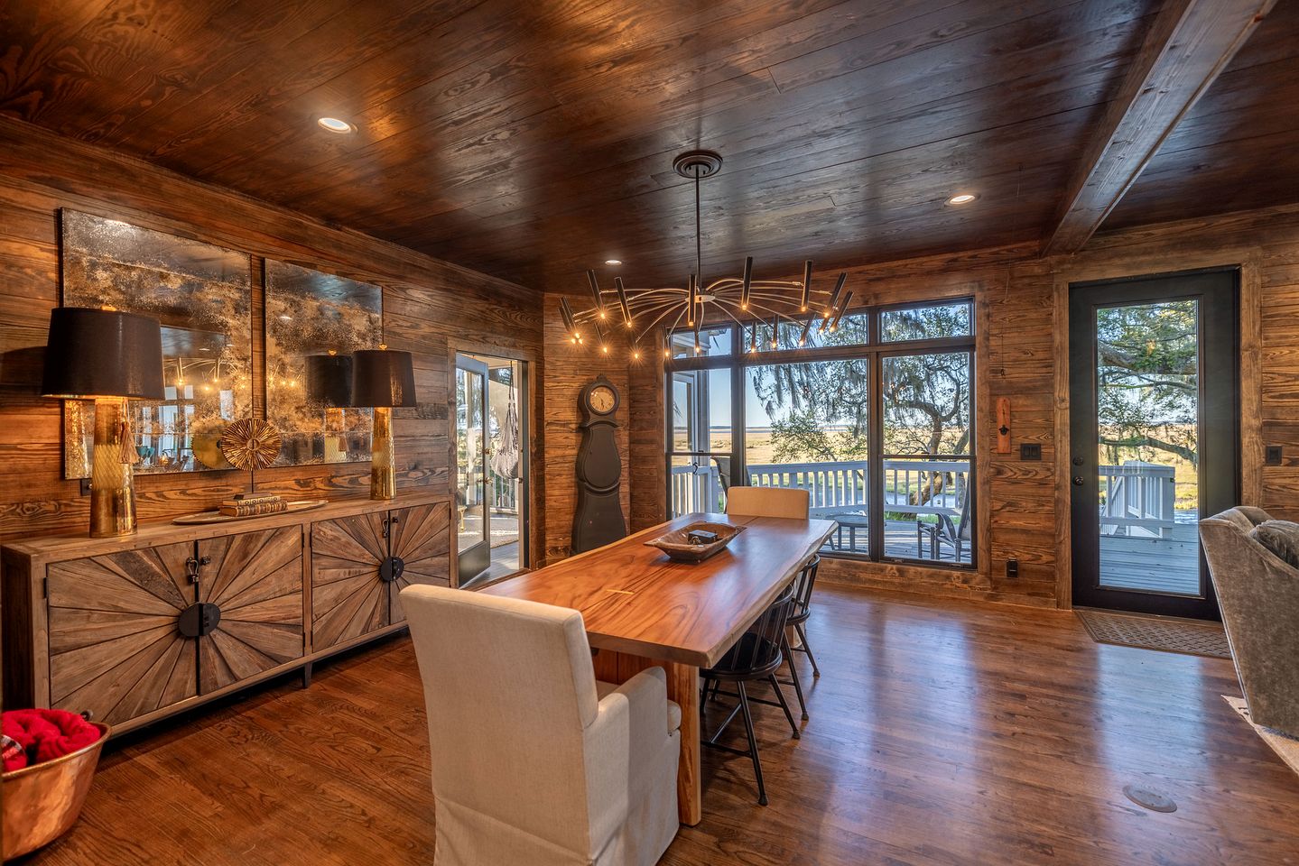 Private Luxury Lodge with Hot Tub for Family Reunions and Special Celebrations in Townsend, Georgia