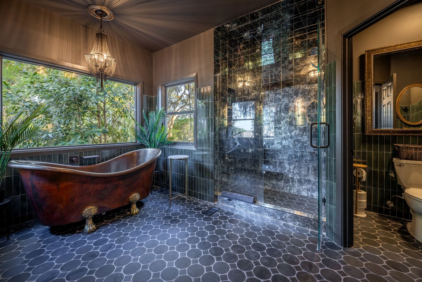 Private Luxury Lodge with Hot Tub for Family Reunions and Special Celebrations in Townsend, Georgia