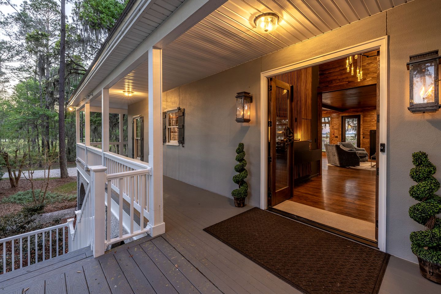 Private Luxury Lodge with Hot Tub for Family Reunions and Special Celebrations in Townsend, Georgia