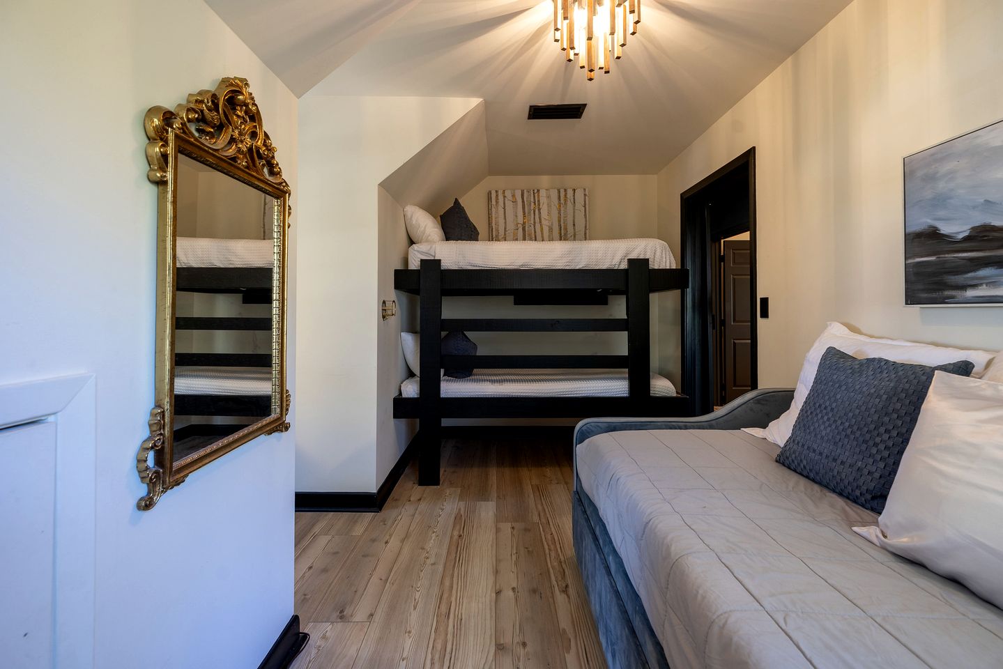 Private Luxury Lodge with Hot Tub for Family Reunions and Special Celebrations in Townsend, Georgia