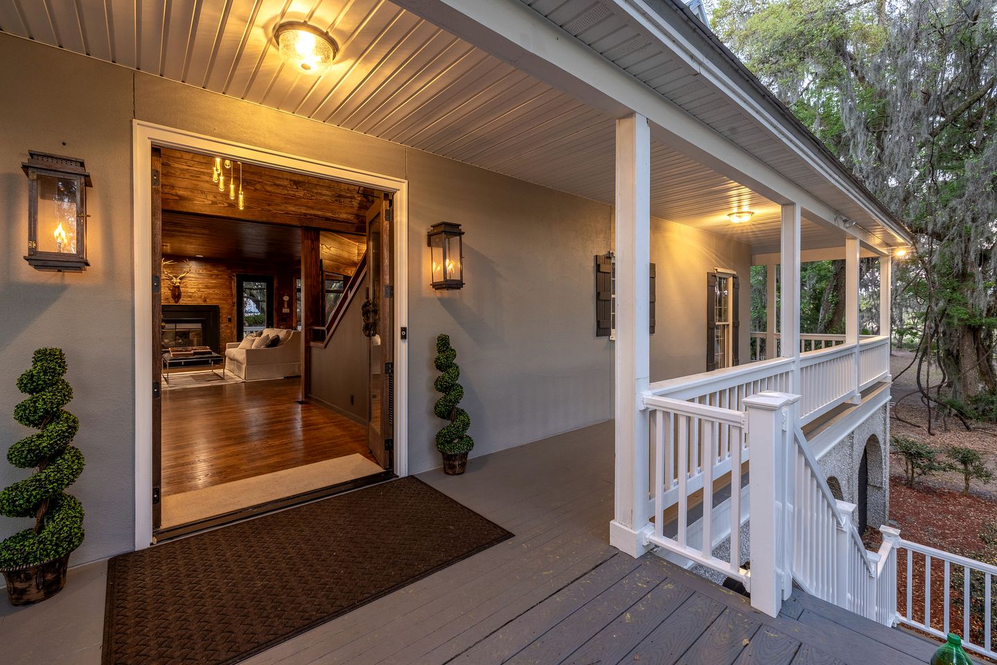 Private Luxury Lodge with Hot Tub for Family Reunions and Special Celebrations in Townsend, Georgia