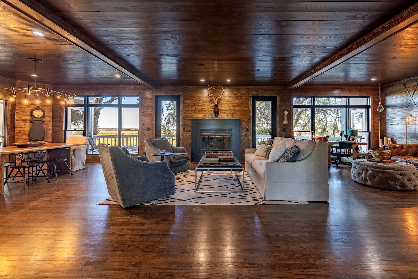 Private Luxury Lodge with Hot Tub for Family Reunions and Special Celebrations in Townsend, Georgia