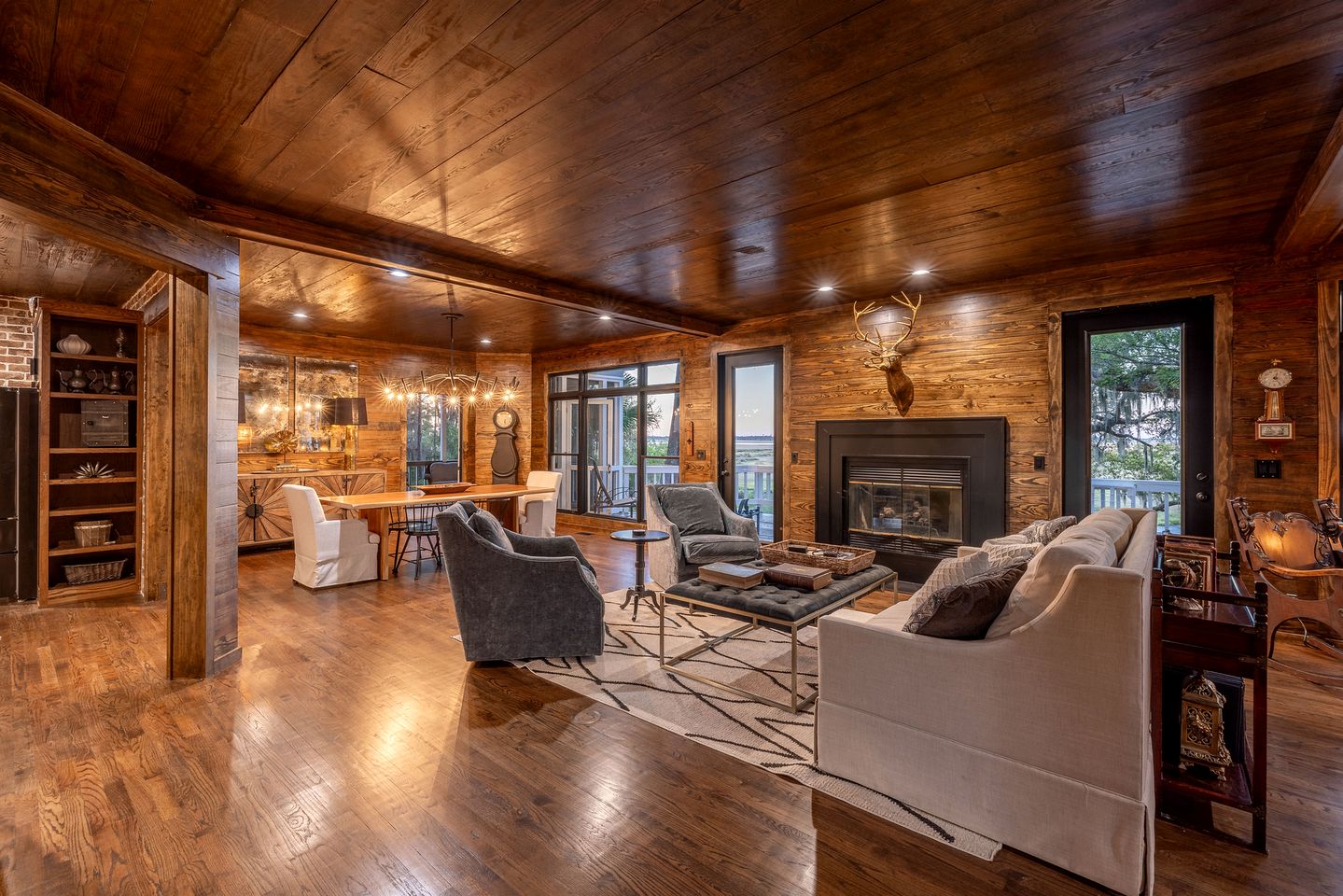 Private Luxury Lodge with Hot Tub for Family Reunions and Special Celebrations in Townsend, Georgia