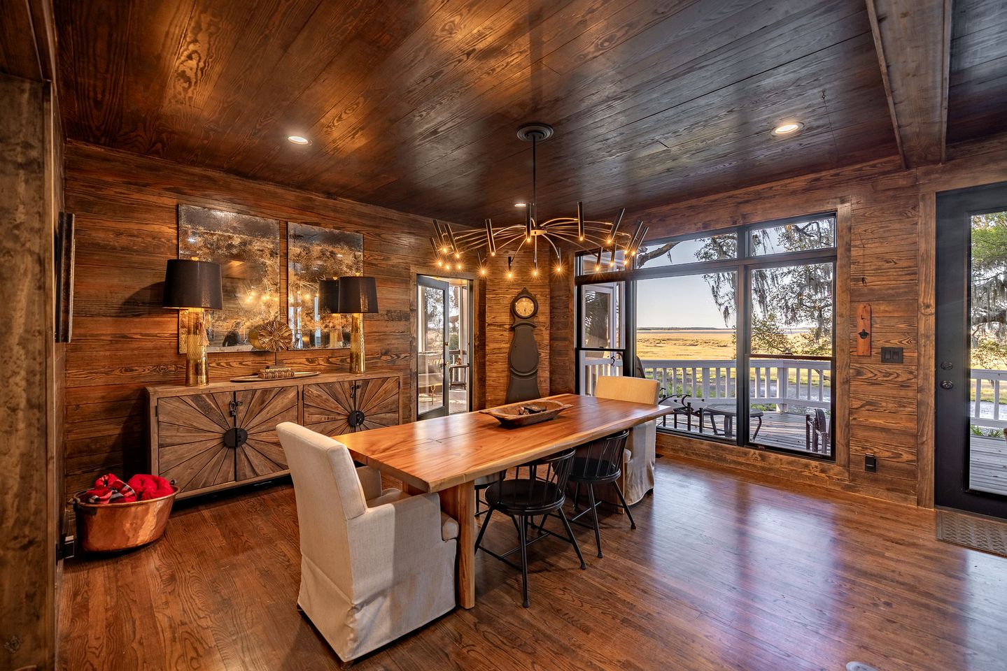 Private Luxury Lodge with Hot Tub for Family Reunions and Special Celebrations in Townsend, Georgia