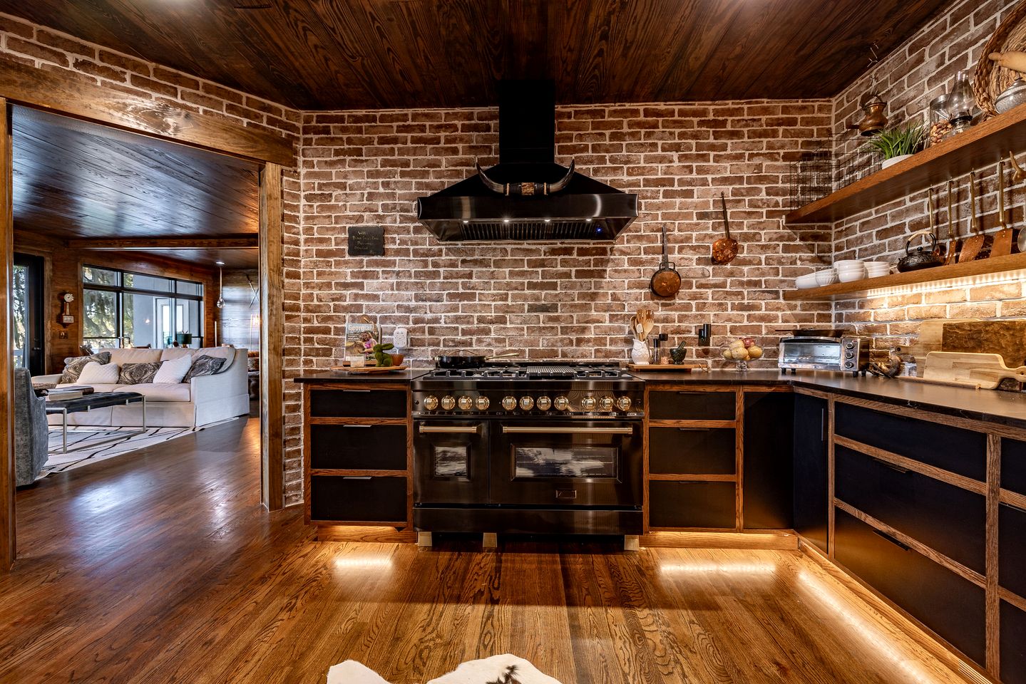 Private Luxury Lodge with Hot Tub for Family Reunions and Special Celebrations in Townsend, Georgia