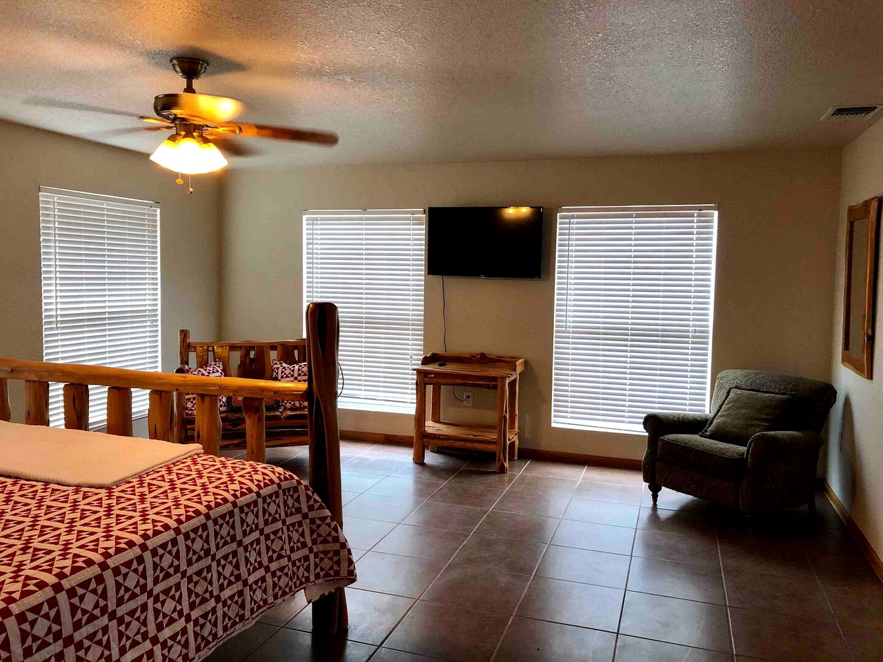 Spacious Ranch House Perfect for a Family Glamping Getaway in Mico, Texas