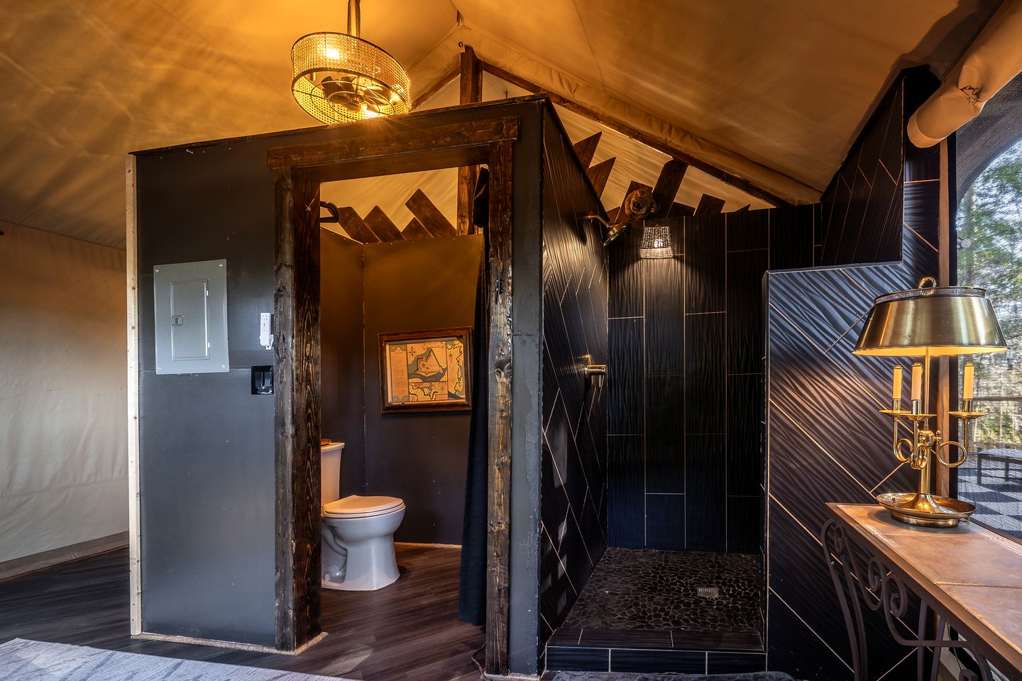 Secluded Treehouse Tent Retreat with Wildlife Viewing Porch, BBQ Setup, and Cozy Comforts in Townsend, Georgia