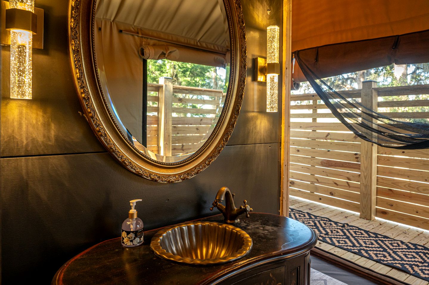 Secluded Treehouse Tent Retreat with Wildlife Viewing Porch, BBQ Setup, and Cozy Comforts in Townsend, Georgia